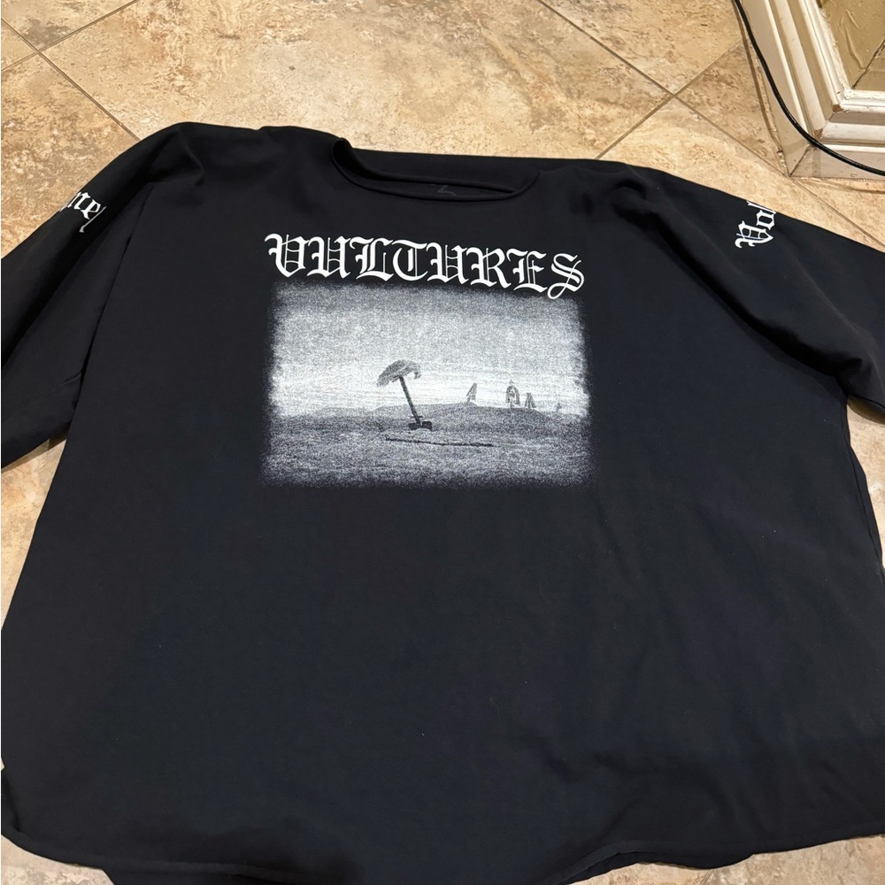 YEEZY SIZE LARGE VULTURES T-SHIRT UNISEX